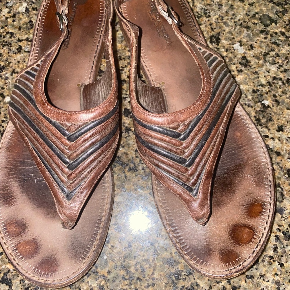 BOTTEGA VENETA BROWN/BLACK SANDAL.  RESOLED….. EXCELLENT CONDITION….. I AM AN 8